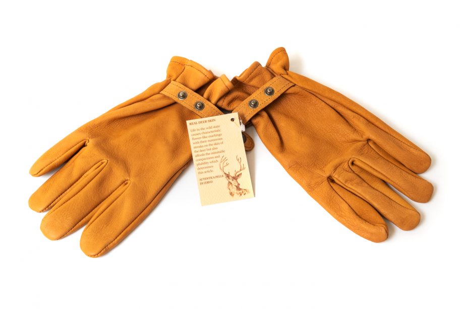 Gloves in deer skin